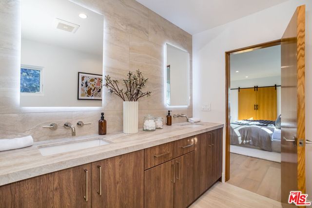 $4,495,000 | 216 South Almont Drive, Beverly Hills, CA 90211