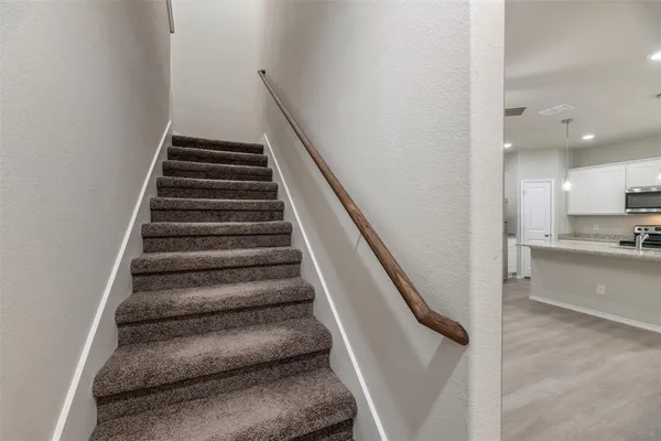 a view of entryway and kitchen