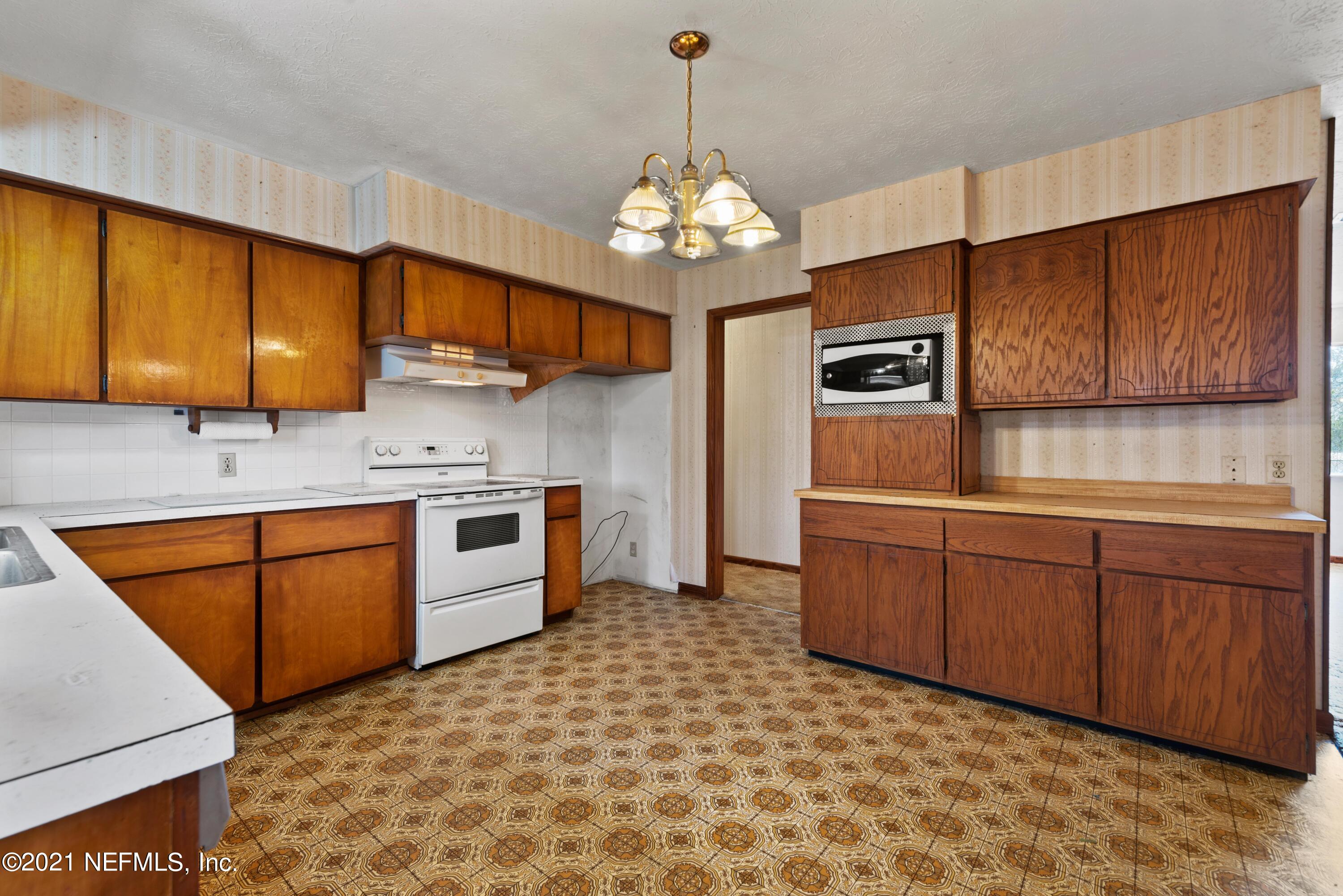 4282 Yellow Water Road Jacksonville, FL 32234 - Photo 15 of 32 Kitchen