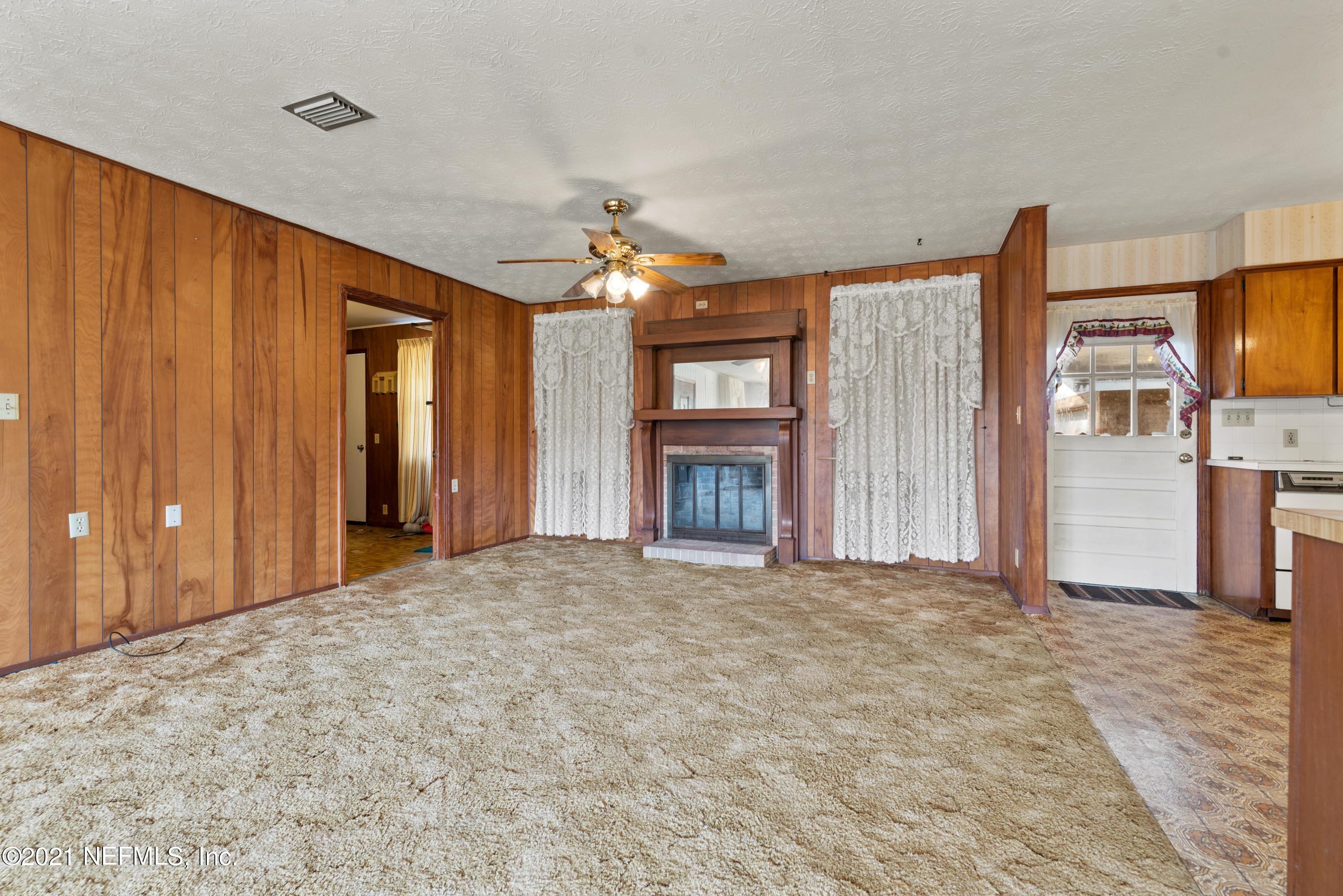 4282 Yellow Water Road Jacksonville, FL 32234 - Photo 19 of 32 Living Room