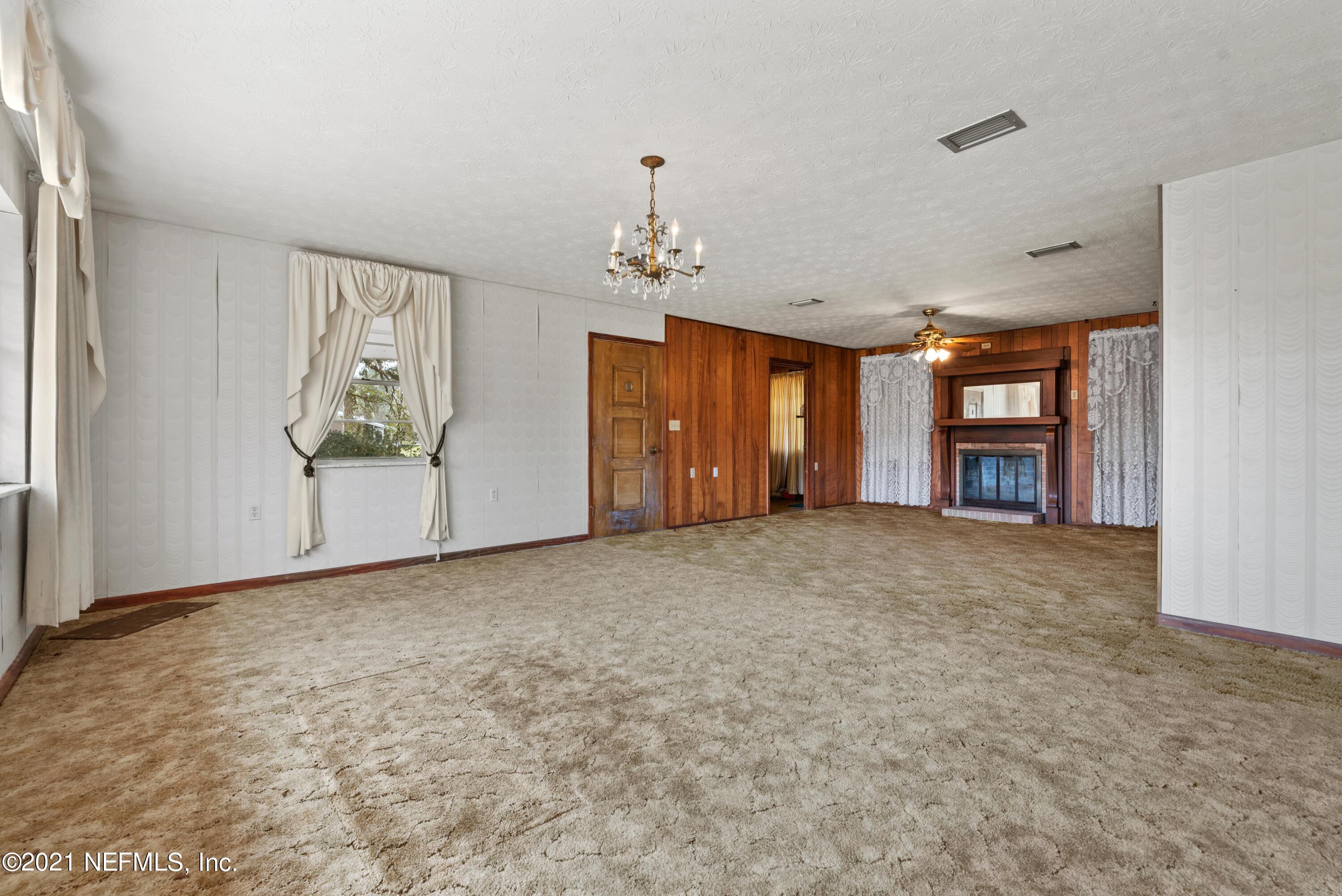 4282 Yellow Water Road Jacksonville, FL 32234 - Photo 20 of 32 Living/Dinning Room