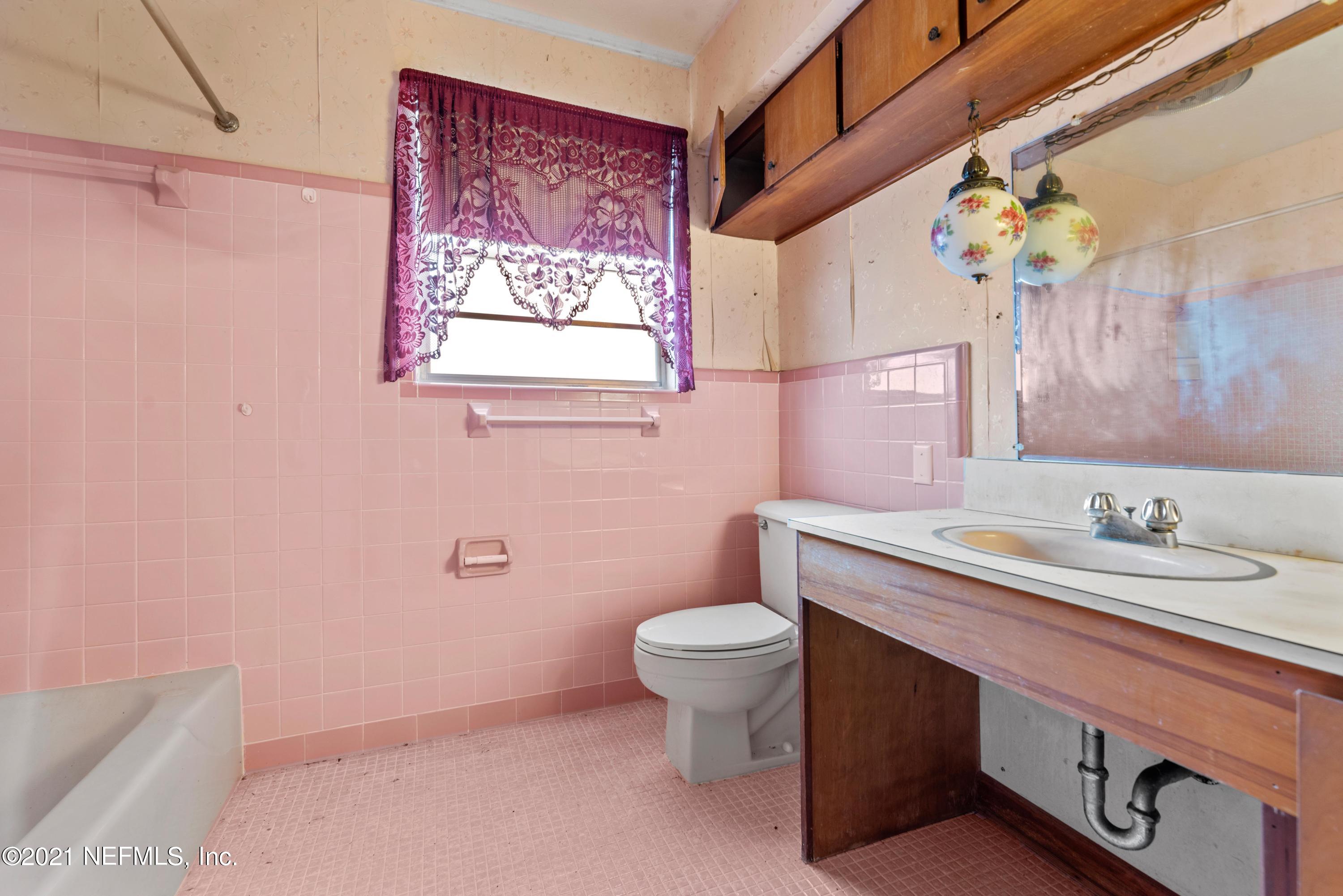 4282 Yellow Water Road Jacksonville, FL 32234 - Photo 23 of 32 Bathroom