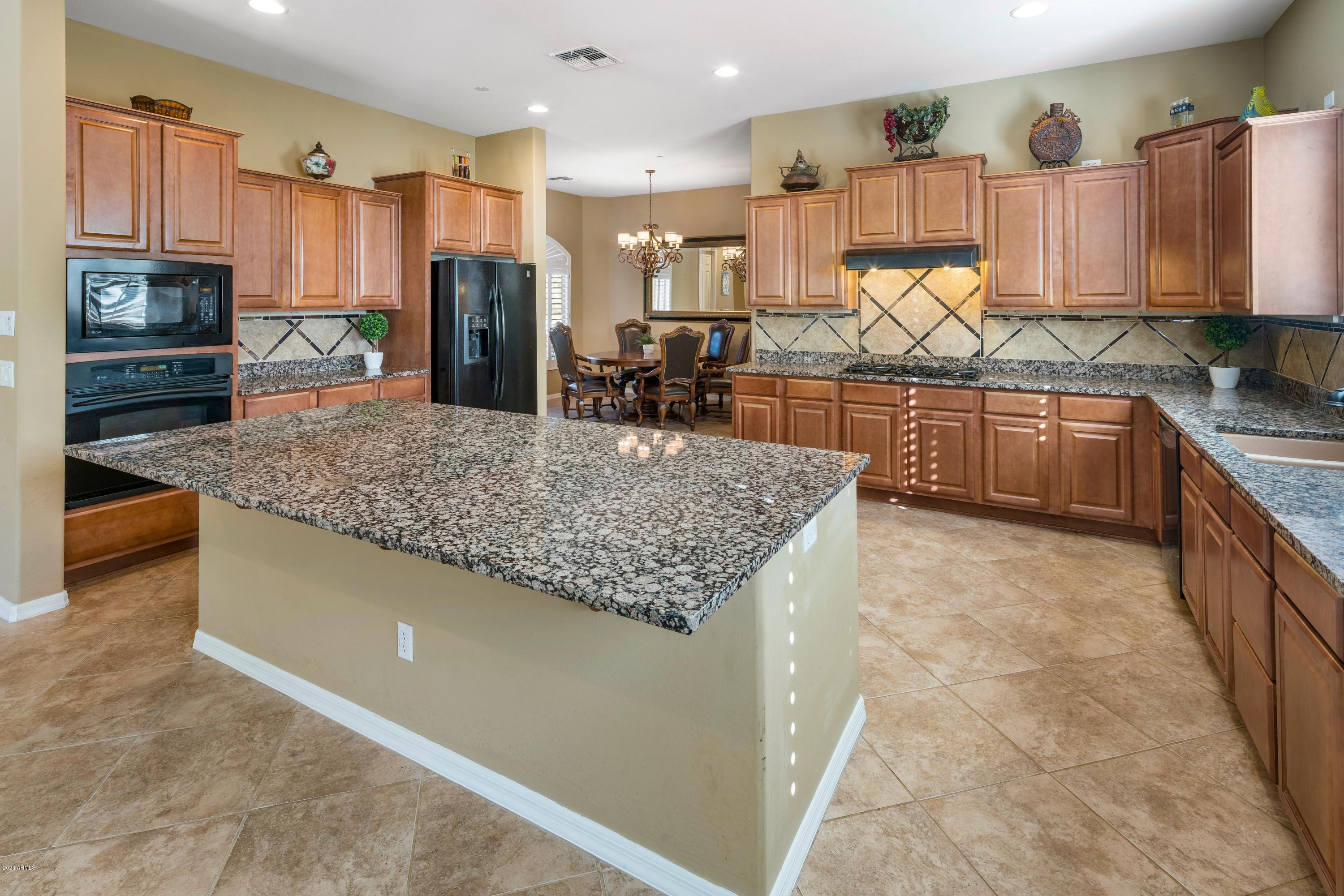 3735 East Maffeo Road Phoenix, AZ 85050 - Photo 3 of 16 Kitchen