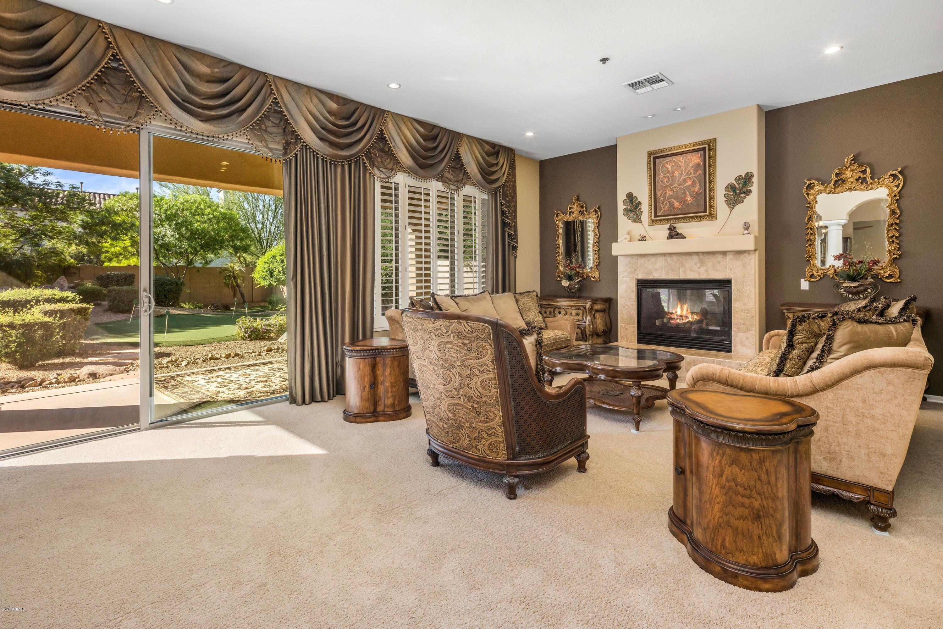 3735 East Maffeo Road Phoenix, AZ 85050 - Photo 8 of 16 Living room