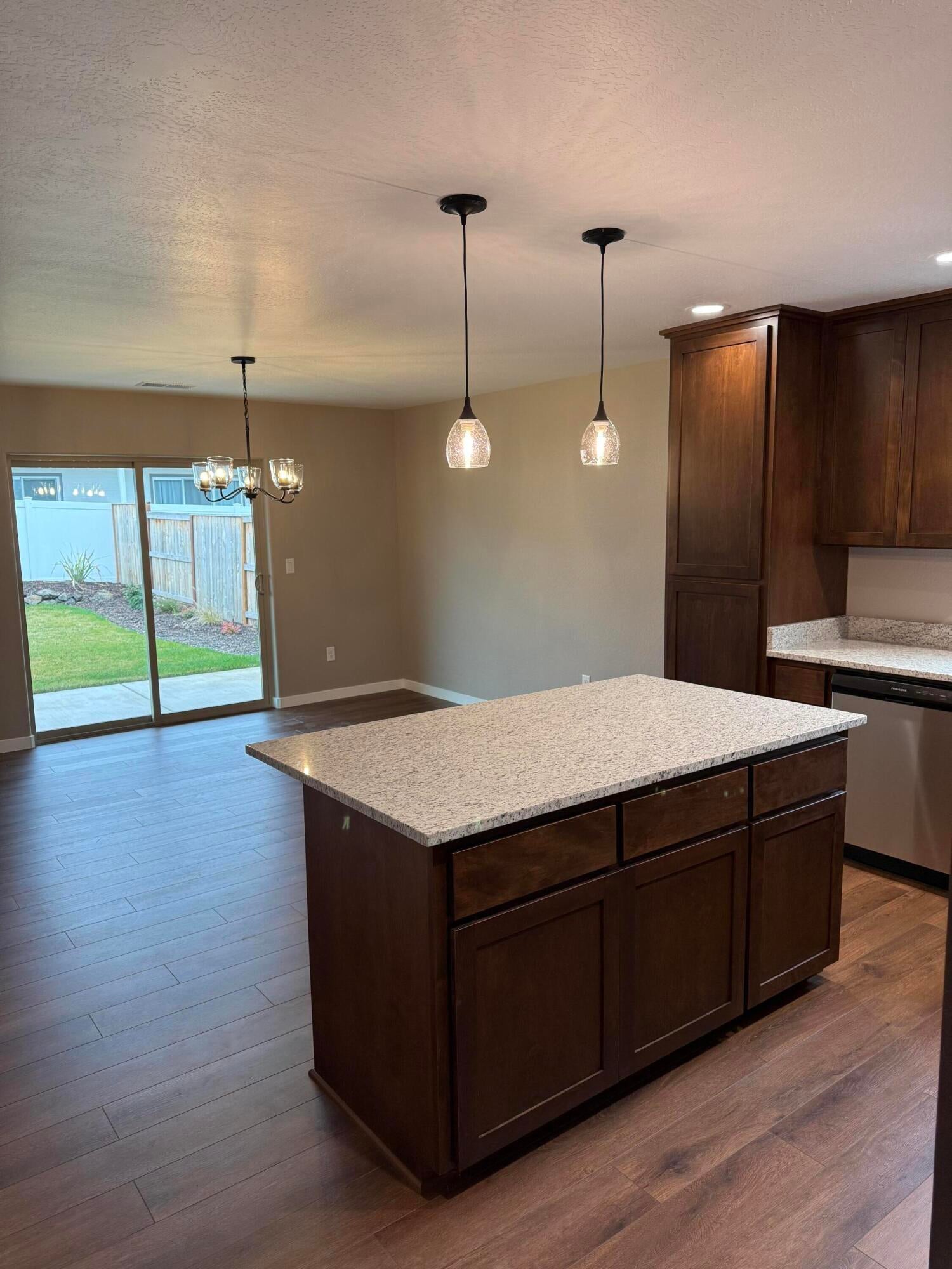 3738 Springbrook Road Medford, OR 97504 - Photo 20 of 29 IMG_1036