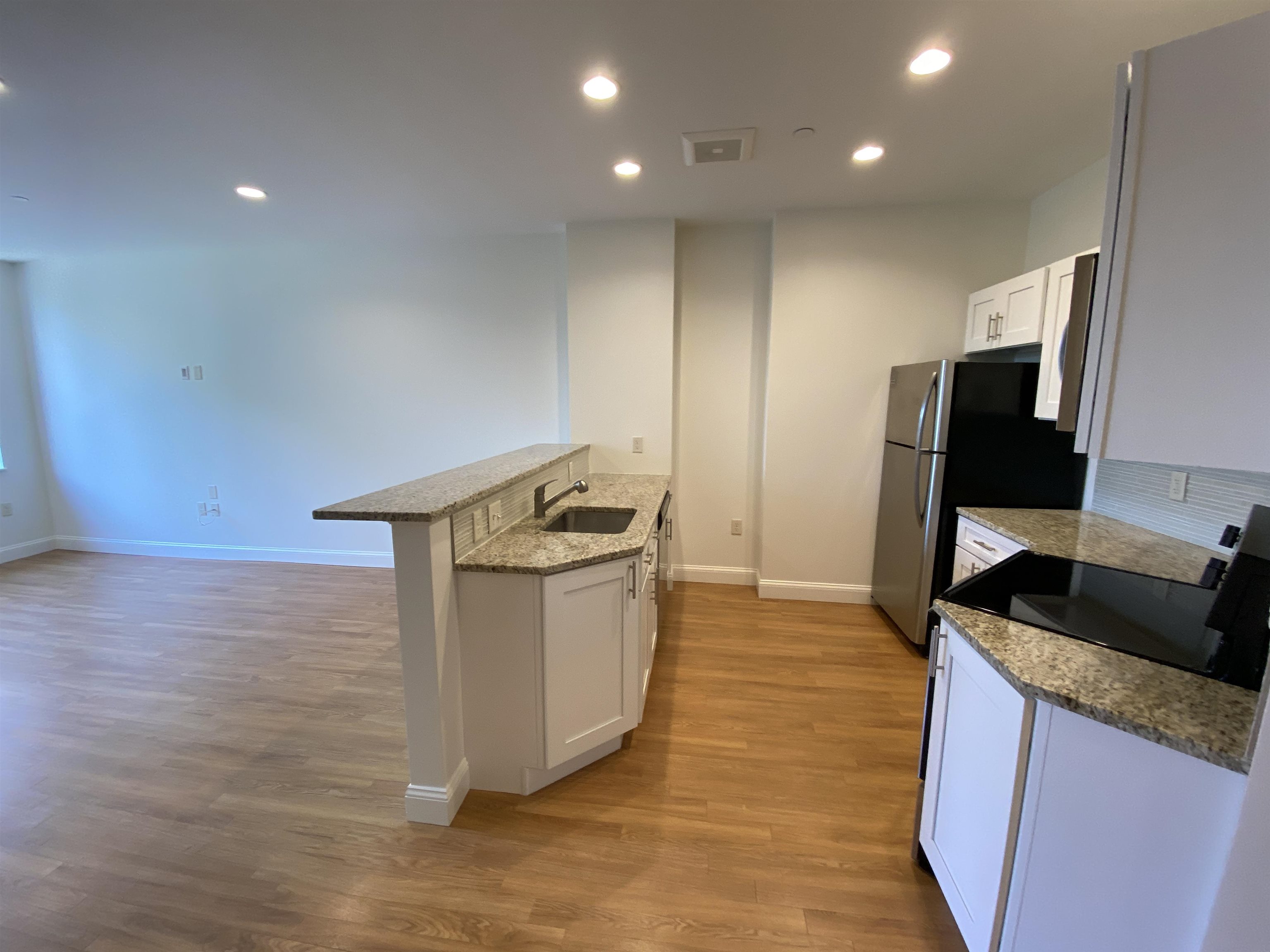 875 Elm Street, Unit 211 Manchester, NH 03101 - Photo 6 of 38