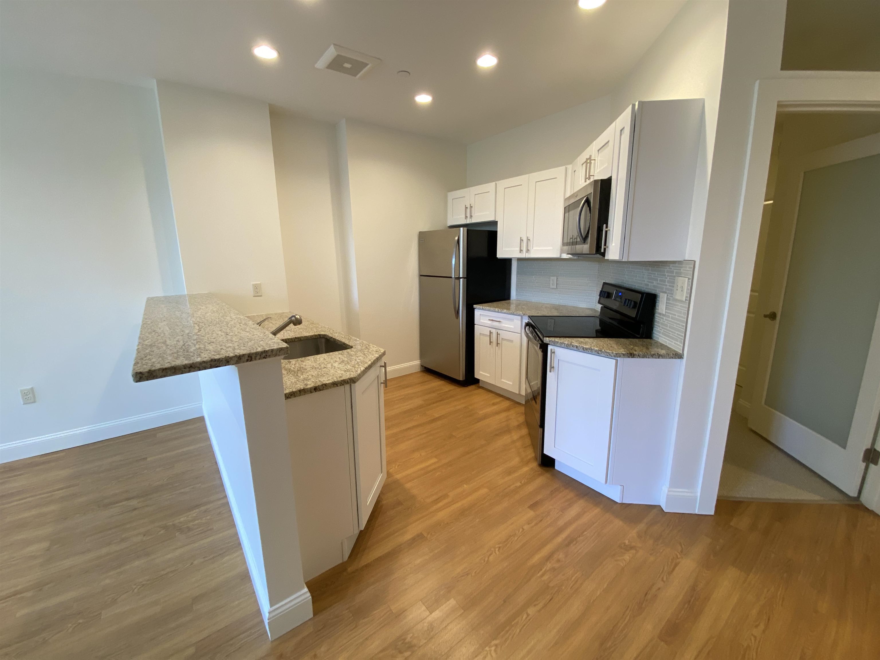 875 Elm Street, Unit 211 Manchester, NH 03101 - Photo 7 of 38