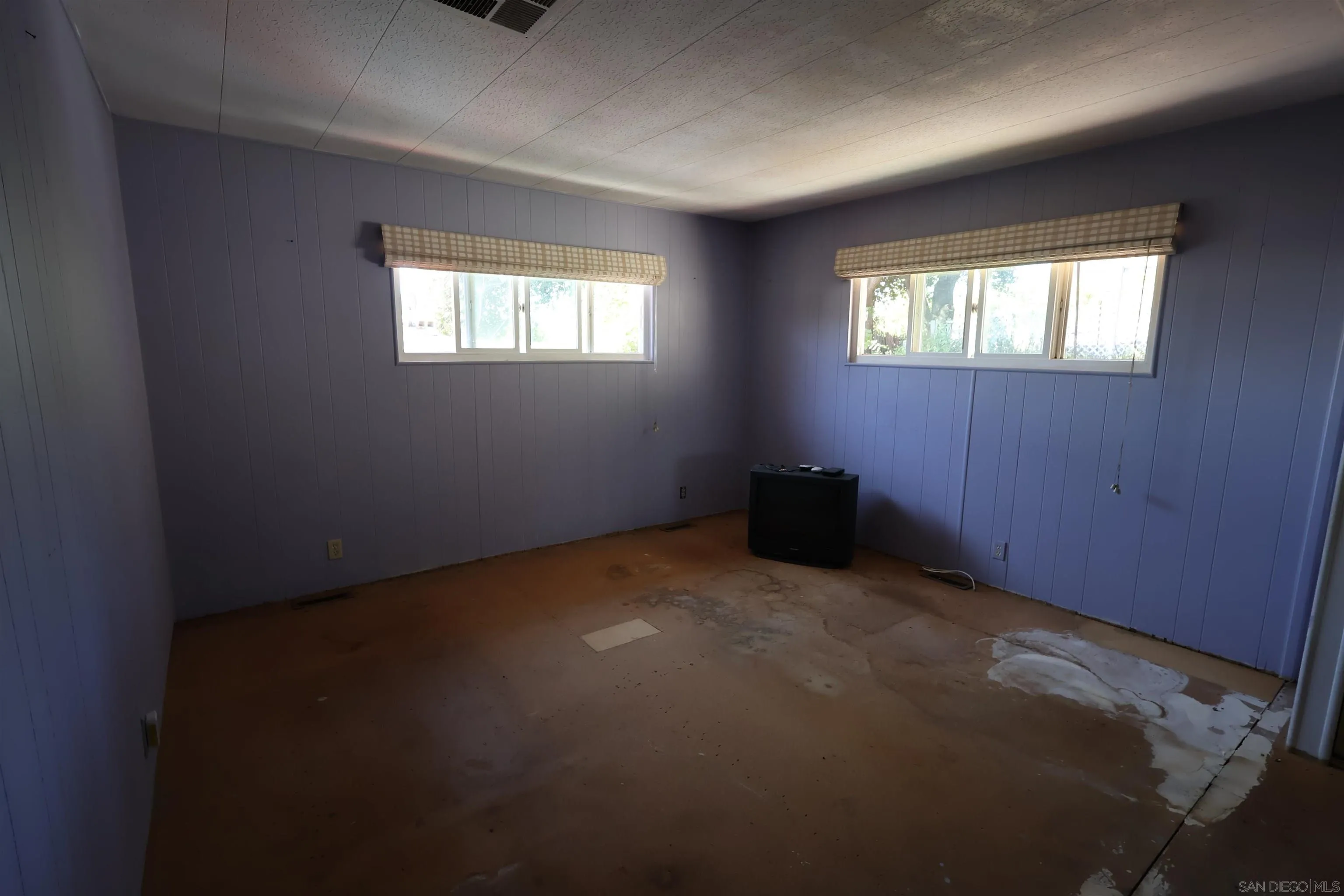 4747 Oak Crest Road, Unit 48 Fallbrook, CA 92028 - Photo 13 of 22 a view of an empty room with a window