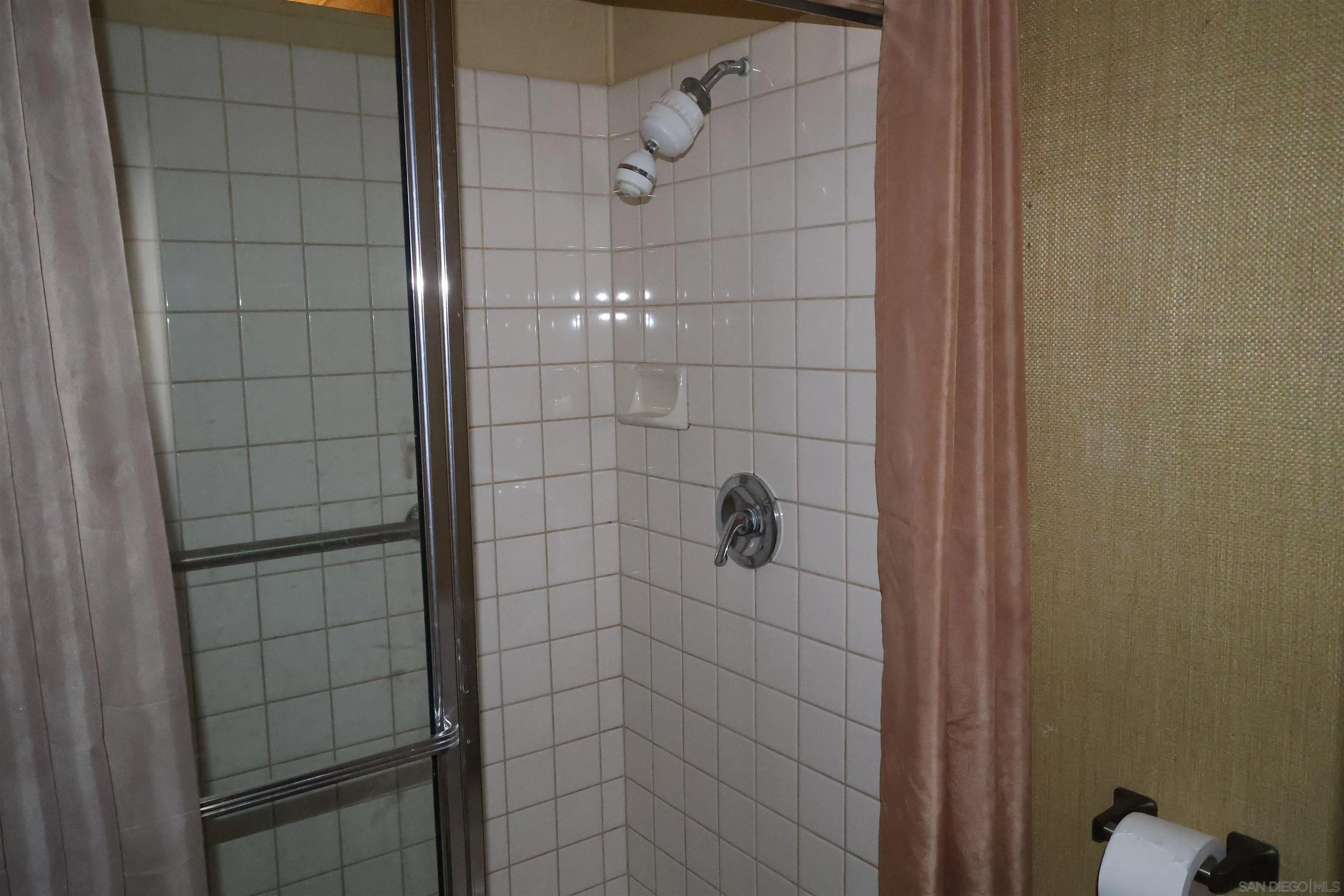 4747 Oak Crest Road, Unit 48 Fallbrook, CA 92028 - Photo 18 of 22 a bathroom with a shower