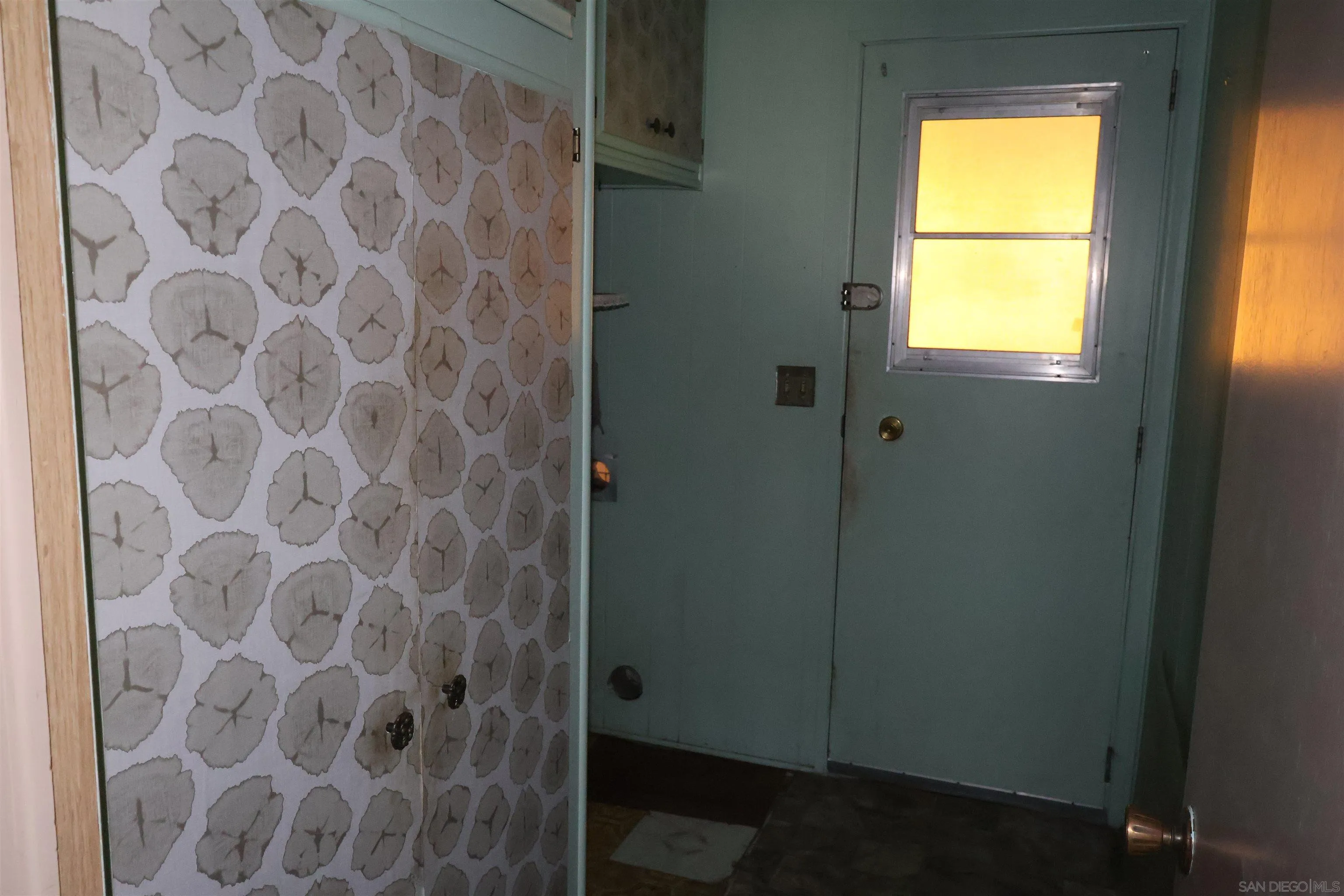 4747 Oak Crest Road, Unit 48 Fallbrook, CA 92028 - Photo 19 of 22 a bathroom with a window