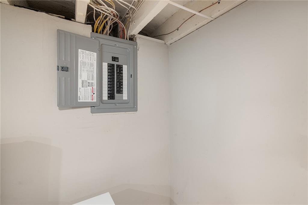 106 44th Street Pittsburgh, PA 15201 - Photo 35 of 41 a view of an entryway of a house