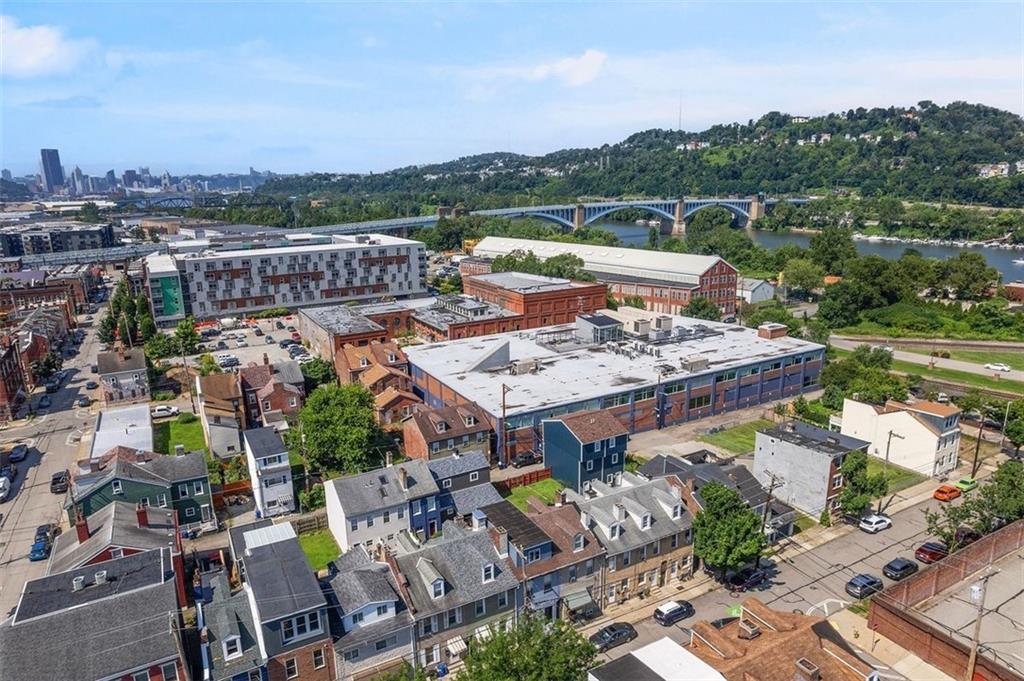 106 44th Street Pittsburgh, PA 15201 - Photo 39 of 41 a view of a city from a terrace