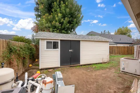 $789,000 | 602 Fallbrook Avenue, Clovis, CA 93611