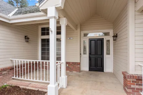 $789,000 | 602 Fallbrook Avenue, Clovis, CA 93611