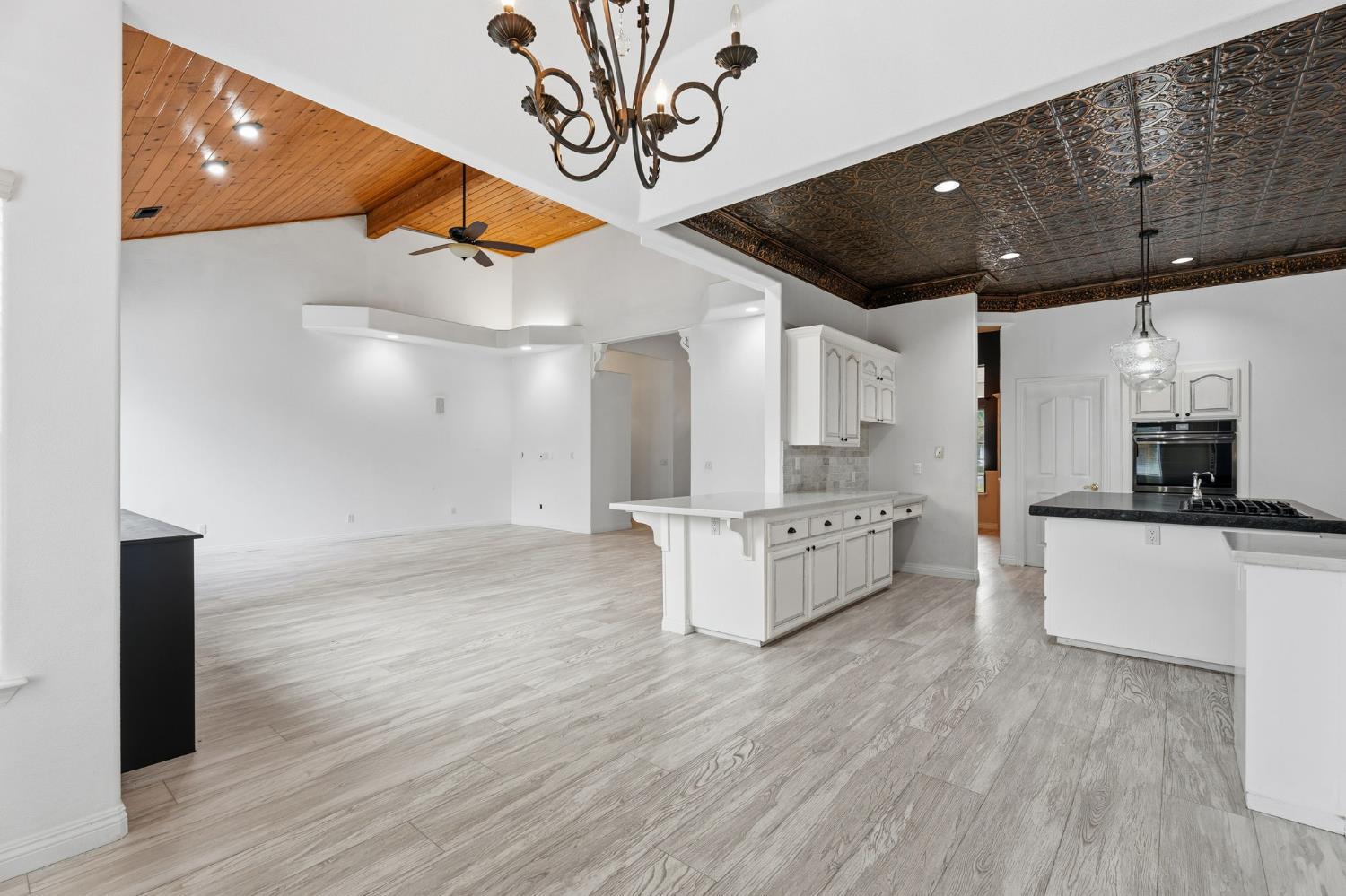 602 Fallbrook Avenue Clovis, CA 93611 - Photo 8 of 42