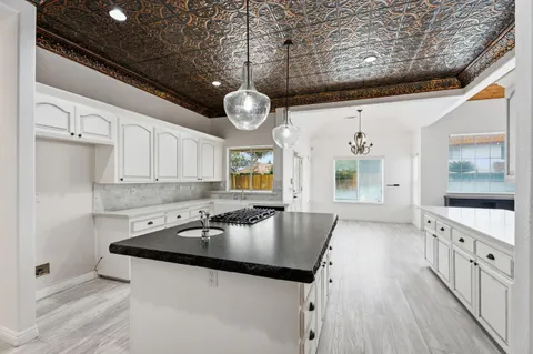 $789,000 | 602 Fallbrook Avenue, Clovis, CA 93611