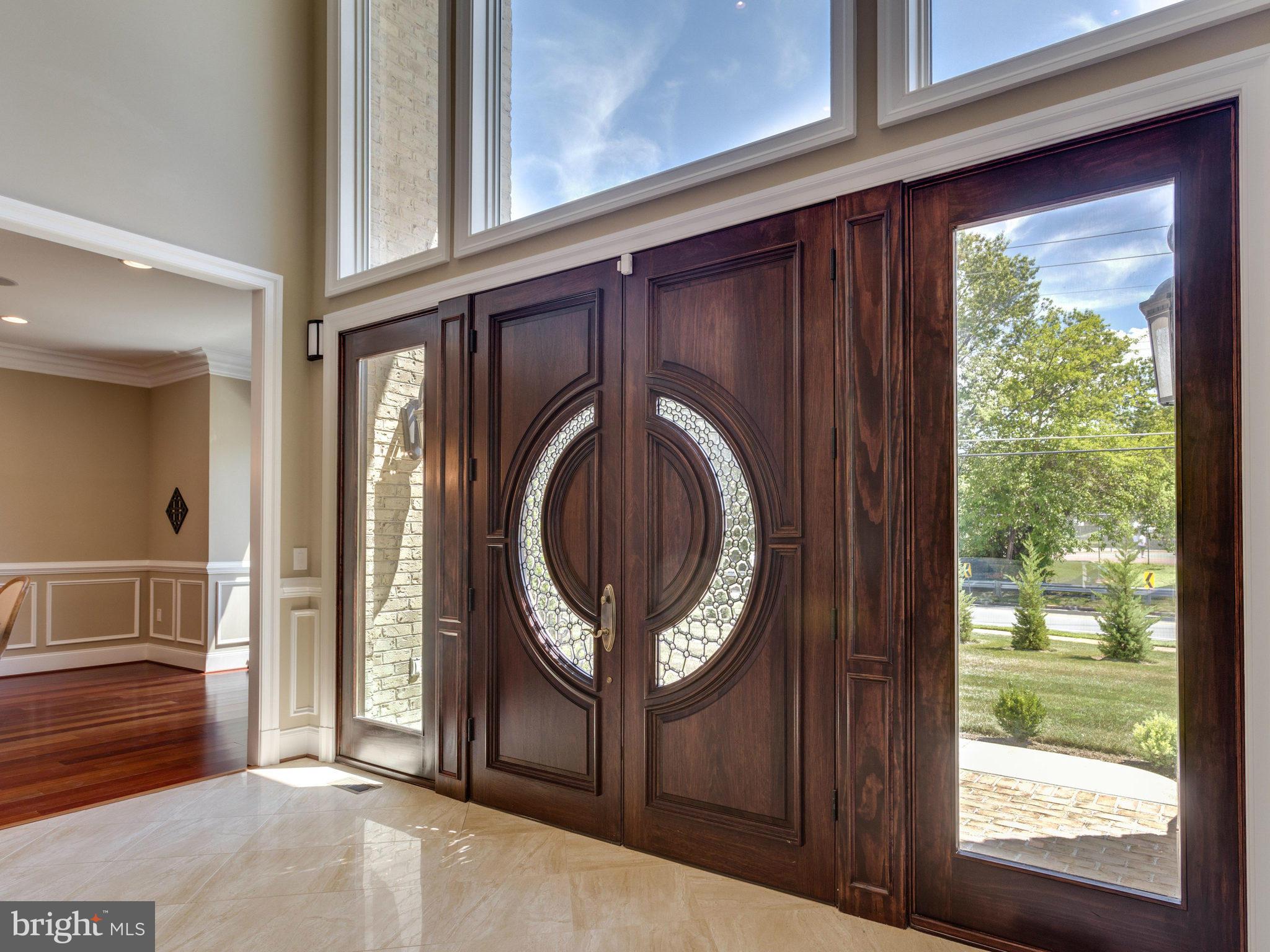 385 Court House Road Southwest Vienna, VA 22180 - Photo 2 of 29 Front Entrance