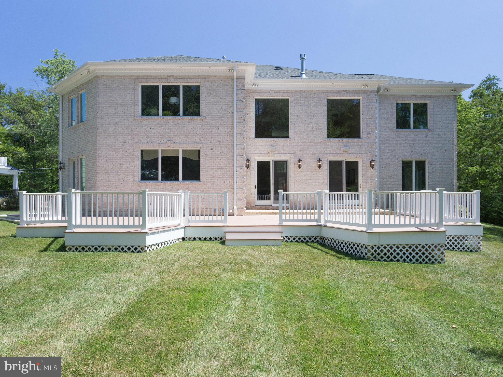 385 Court House Road Southwest Vienna, VA 22180 - Photo 29 of 29 Backyard and Deck