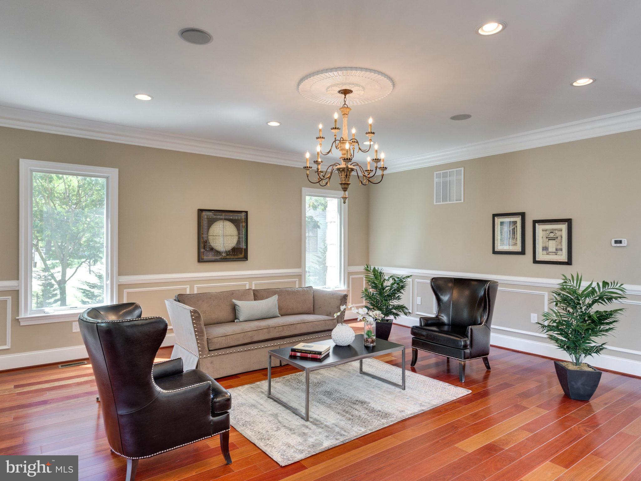 385 Court House Road Southwest Vienna, VA 22180 - Photo 8 of 29 Living Room