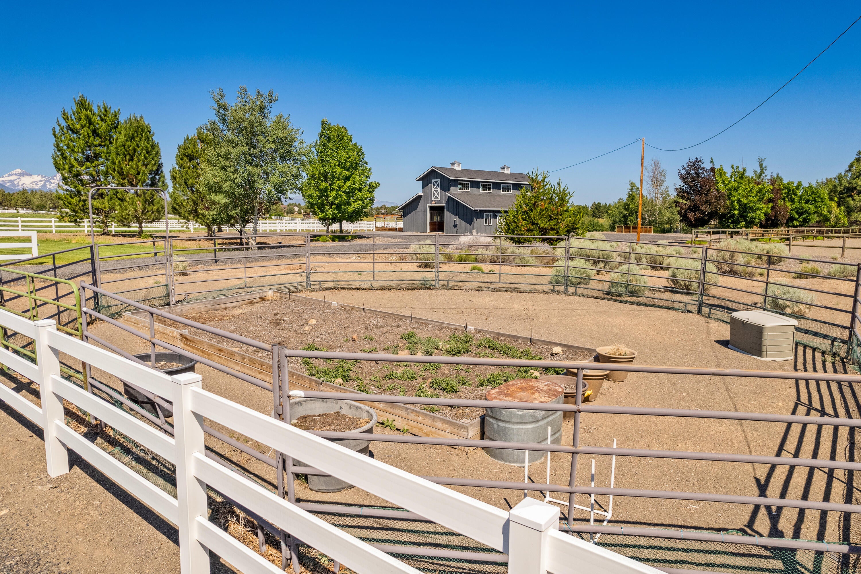 18611 Couch Market Road Bend, OR 97703 - Photo 48 of 55 48