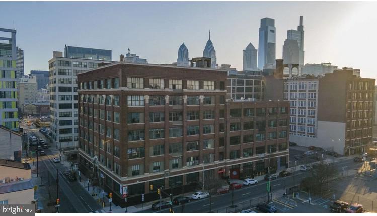 340 North 12th Street, Unit 321 Philadelphia, PA 19107 - Photo 3 of 4 a view of a tall building