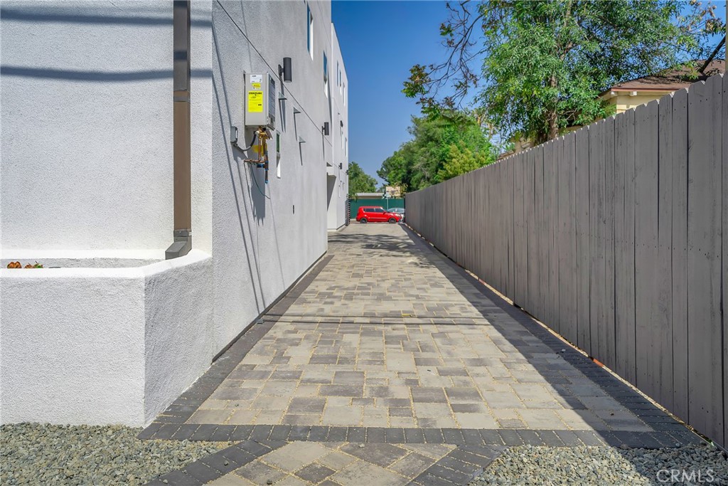 4453 Colfax Avenue, Unit 2 Studio City, CA 91602 - Photo 23 of 60