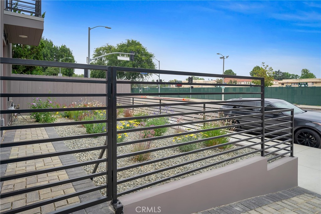 4453 Colfax Avenue, Unit 2 Studio City, CA 91602 - Photo 32 of 60 a view of a street with sitting area