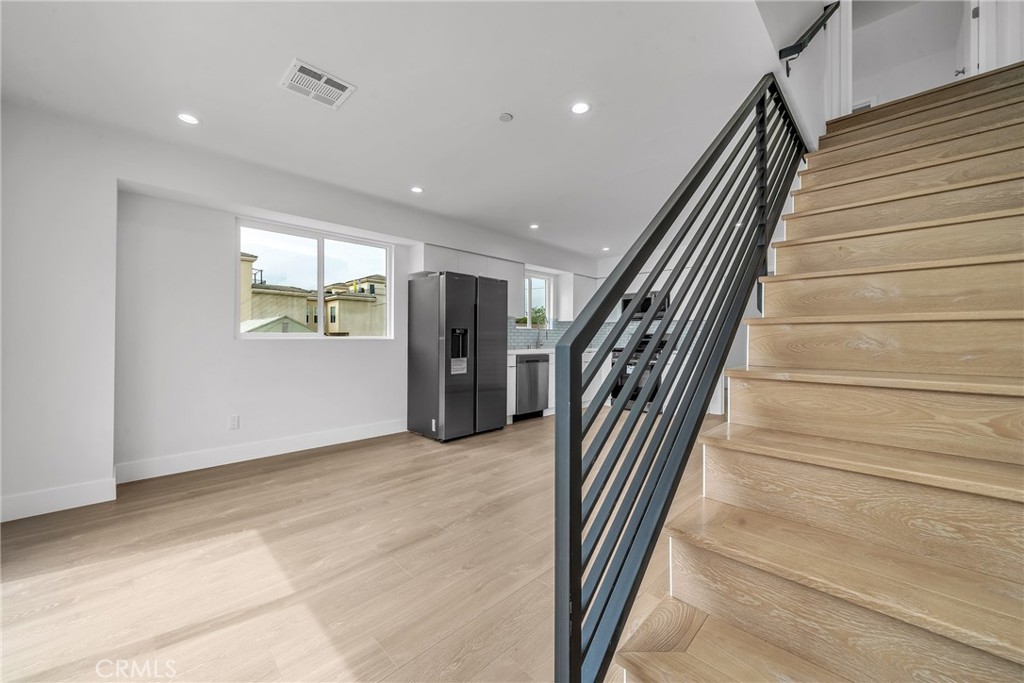 4453 Colfax Avenue, Unit 2 Studio City, CA 91602 - Photo 42 of 60 a view of an entryway