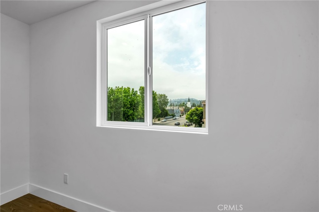4453 Colfax Avenue, Unit 2 Studio City, CA 91602 - Photo 45 of 60 a small space with a window
