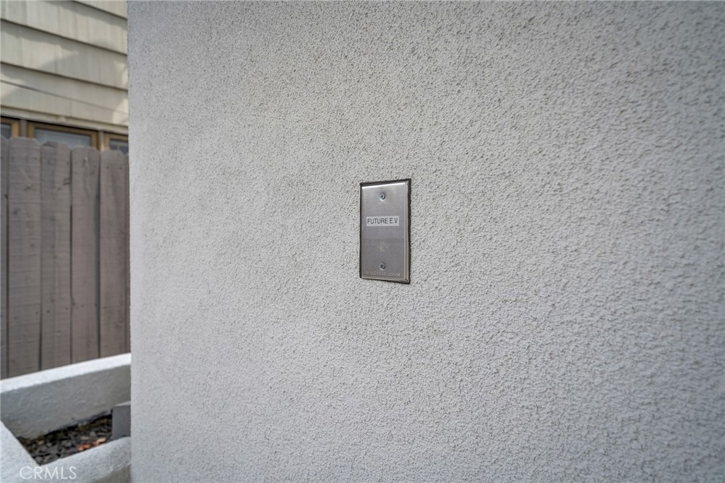 4453 Colfax Avenue, Unit 2 Studio City, CA 91602 - Photo 59 of 60 a bathroom with a shower