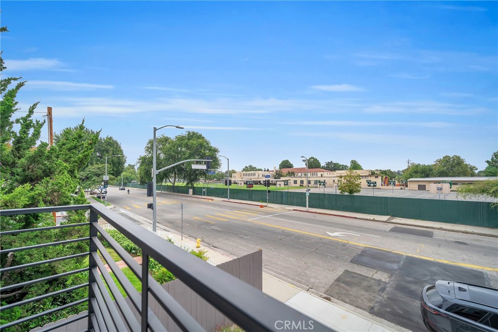 4453 Colfax Avenue, Unit 2 Studio City, CA 91602 - Photo 10 of 60 a view of a terrace with skyline