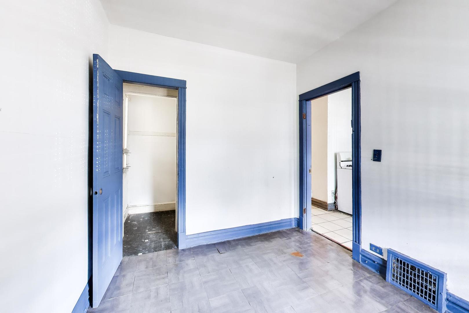 5738 South Ada Street Chicago, IL 60636 - Photo 17 of 22 an empty room with closet