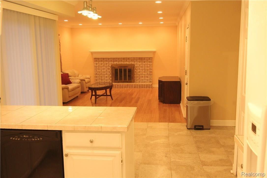 816 Hampton Circle Rochester, MI 48307 - Photo 17 of 35 IMG_0627.JPG