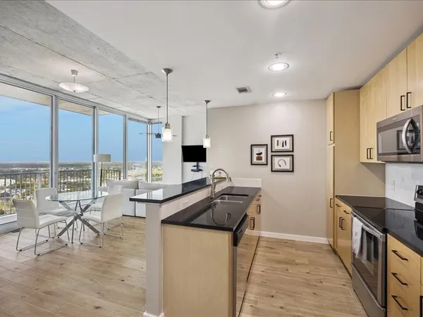 $419,999 | 5925 Almeda Road, Unit 12202, Houston, TX 77004