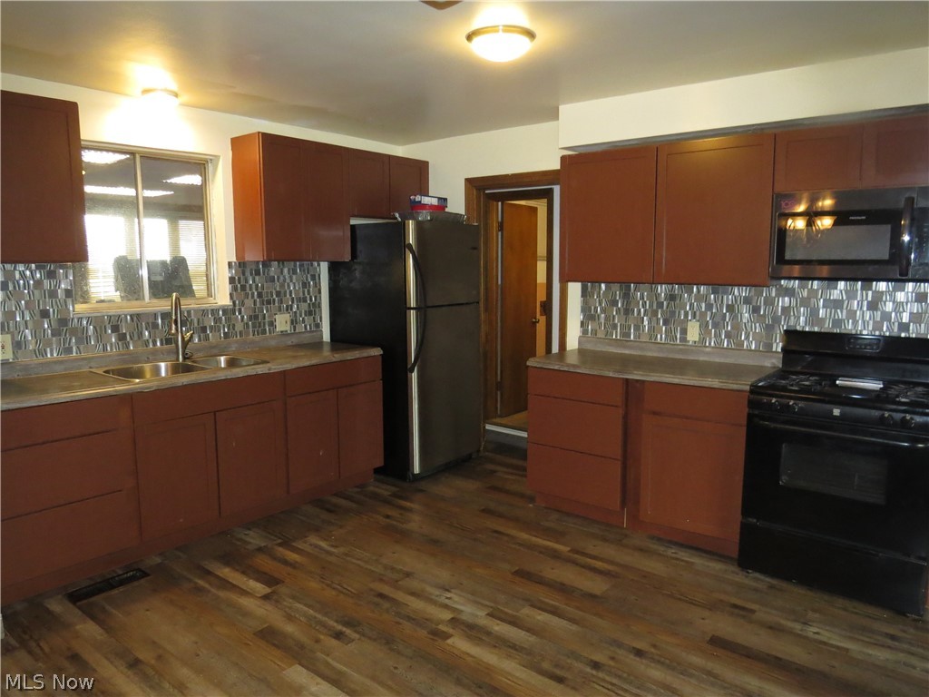 12075 Havana Road Garfield Heights, OH 44125 - Photo 3 of 33