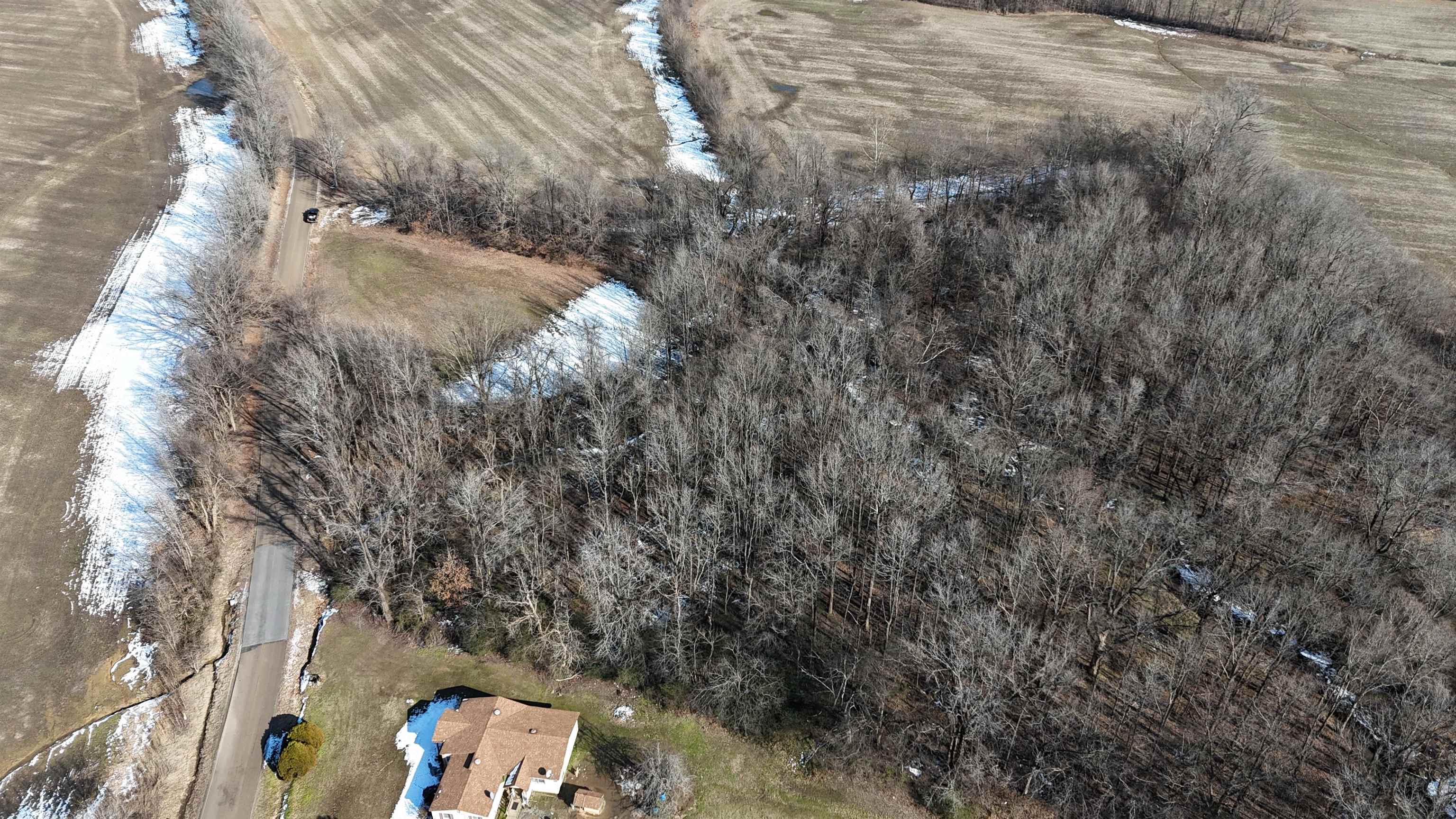 a view of a houses with yard