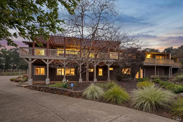 $1,925,000 | 2016 Park Vista Court, Santa Rosa, CA 95405