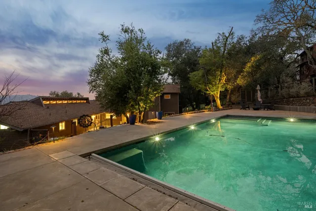 $2,000,000 | 2016 Park Vista Court, Santa Rosa, CA 95405