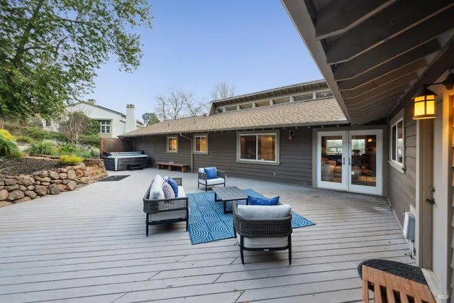 $2,000,000 | 2016 Park Vista Court, Santa Rosa, CA 95405