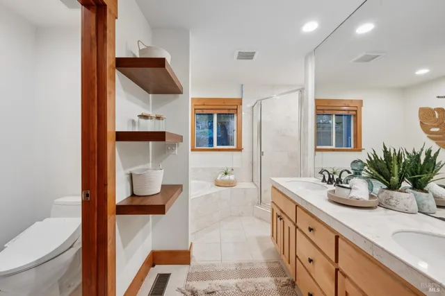 $2,000,000 | 2016 Park Vista Court, Santa Rosa, CA 95405