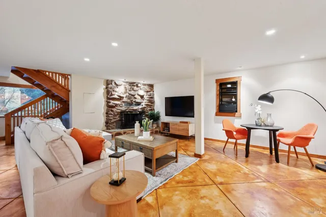 $2,000,000 | 2016 Park Vista Court, Santa Rosa, CA 95405