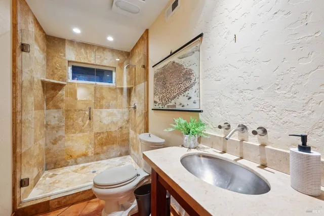 $2,000,000 | 2016 Park Vista Court, Santa Rosa, CA 95405