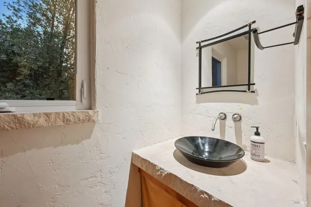 $2,000,000 | 2016 Park Vista Court, Santa Rosa, CA 95405