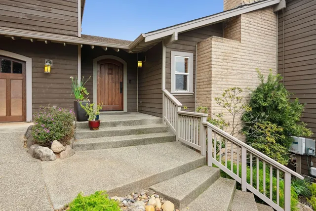 $2,000,000 | 2016 Park Vista Court, Santa Rosa, CA 95405