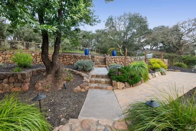 $2,000,000 | 2016 Park Vista Court, Santa Rosa, CA 95405