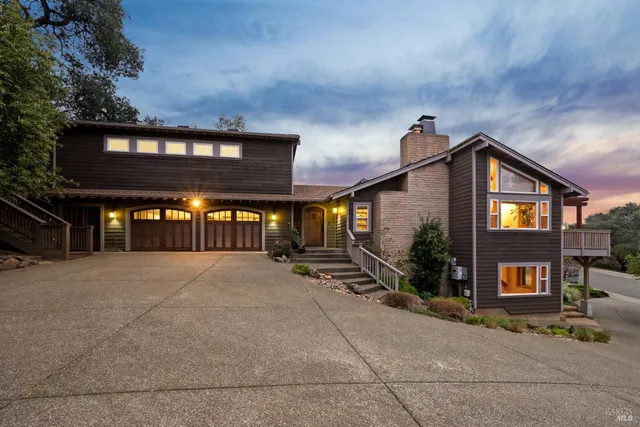 $2,000,000 | 2016 Park Vista Court, Santa Rosa, CA 95405