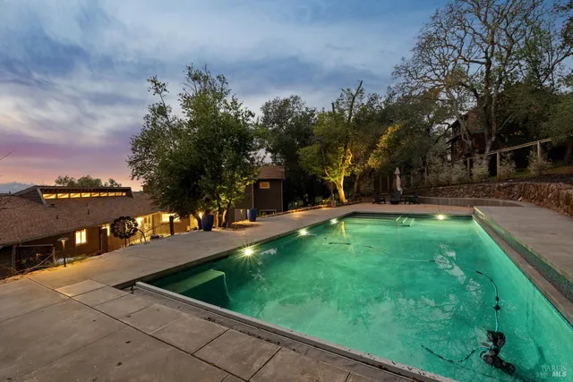 $2,000,000 | 2016 Park Vista Court, Santa Rosa, CA 95405