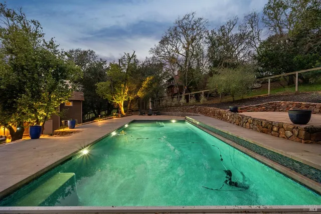 $2,000,000 | 2016 Park Vista Court, Santa Rosa, CA 95405