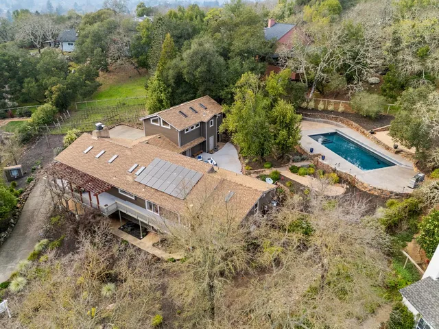 $2,000,000 | 2016 Park Vista Court, Santa Rosa, CA 95405