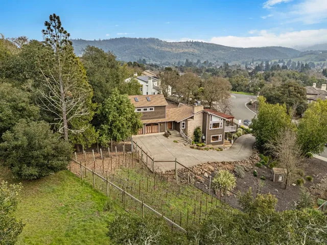 $2,000,000 | 2016 Park Vista Court, Santa Rosa, CA 95405